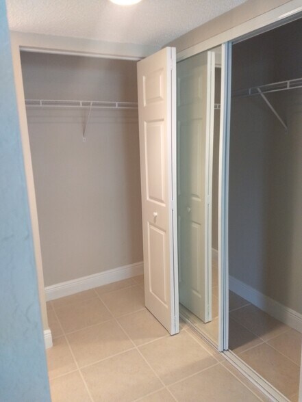 Building Photo - 1503 SE Royal Green Cir