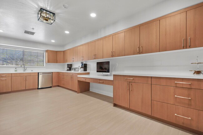 Building Photo - 2246 Paseo Roseta