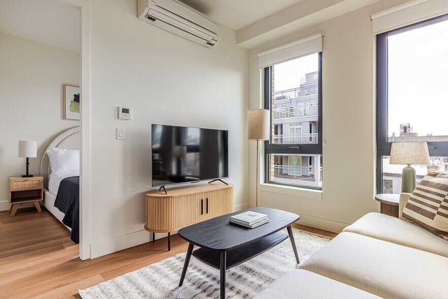 Building Photo - 130 Hope St