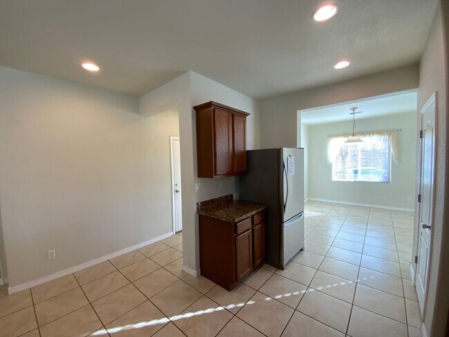 Building Photo - Beautiful 3 Bedroom Single Story Home Available Near Northern Blvd NW & Rainbow Blvd NE!