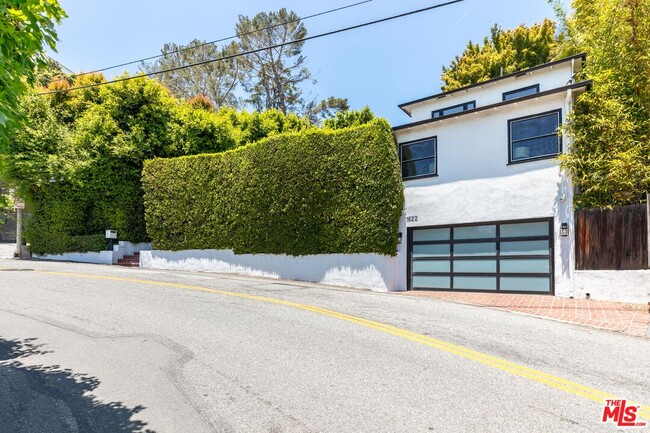 Building Photo - 1622 Sunset Plaza Dr