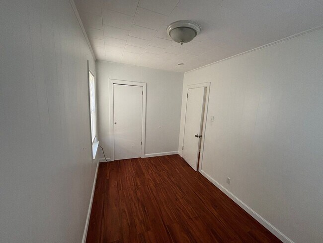 Building Photo - 20 Perry Ave