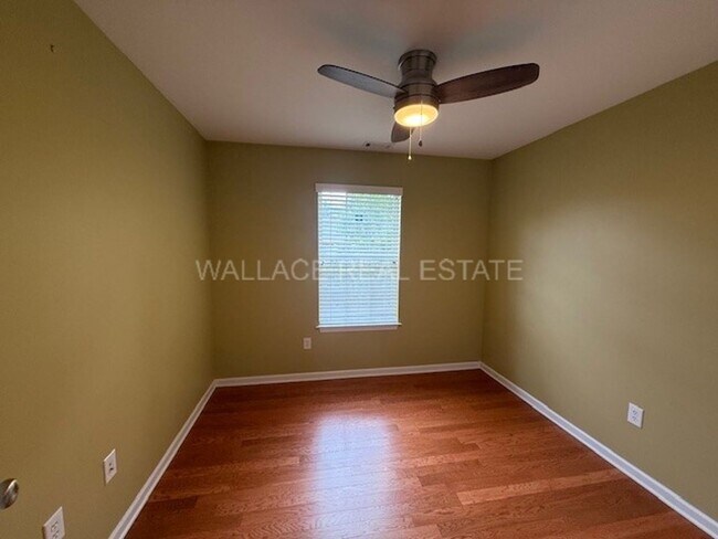 Building Photo - AWESOME 3 BEDROOM IN SOKNO IN COLONIAL EST...