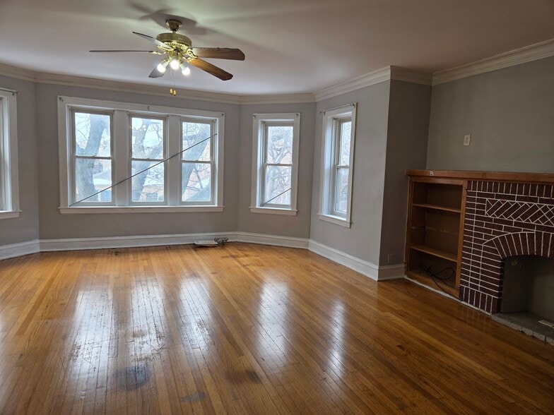 Building Photo - 6433 N Hamilton Ave