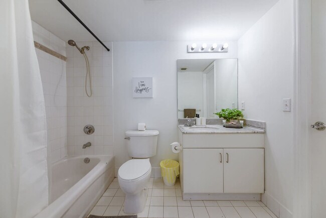 Building Photo - 1 SE 12th St