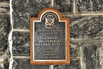 National Register Plaque - Kenilworth Inn Apartments