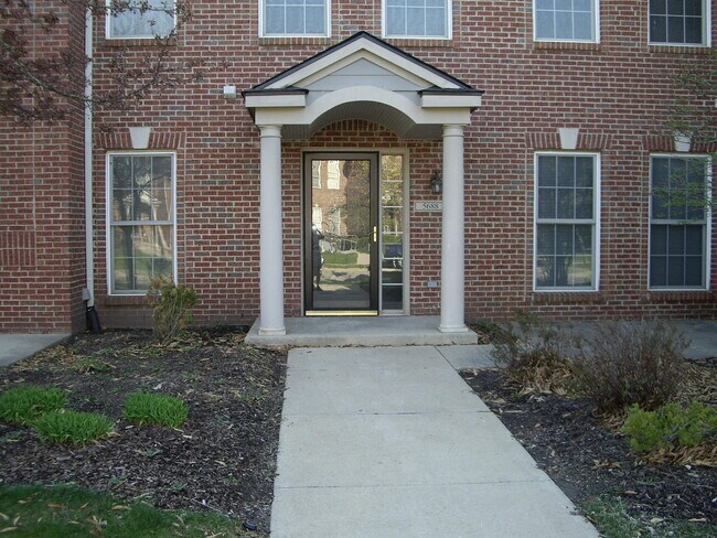 Building Photo - 5688 Wellesley Ln