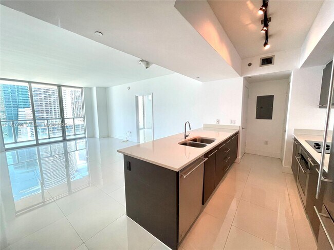 Building Photo - 500 Brickell Ave