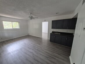 Building Photo - 2022 NW 43 Terrace