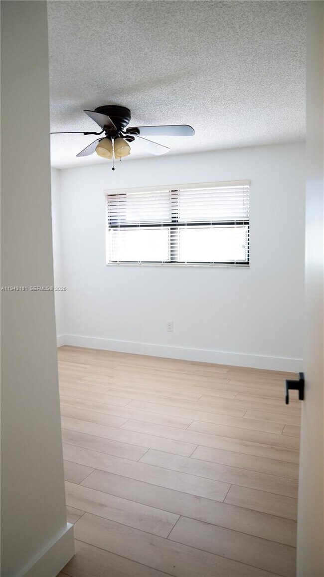 Building Photo - 9023 SW 113th Pl Cir W