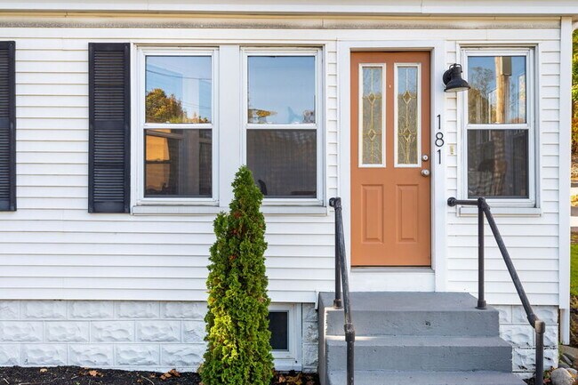 Building Photo - 181 Main St