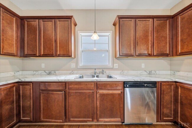 Building Photo - 109 Red Maple Ct