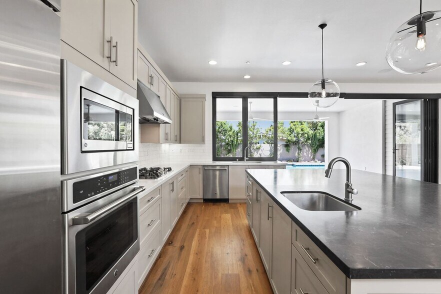 Building Photo - 1650 Murano Pl