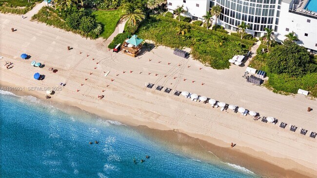 Building Photo - 15811 Collins Ave