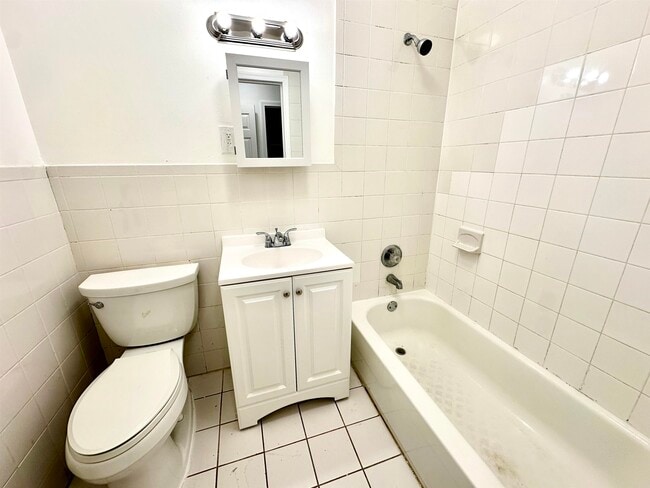 Building Photo - 31-33-33 Tillinghast St