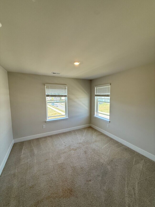 Building Photo - 1670 Lake Placid Dr