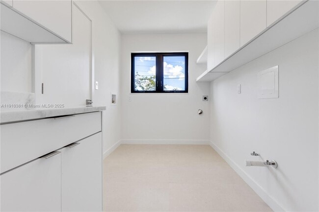 Building Photo - 8000 SW 139th Ter