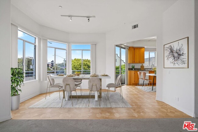 Building Photo - 1325 Arizona Ave