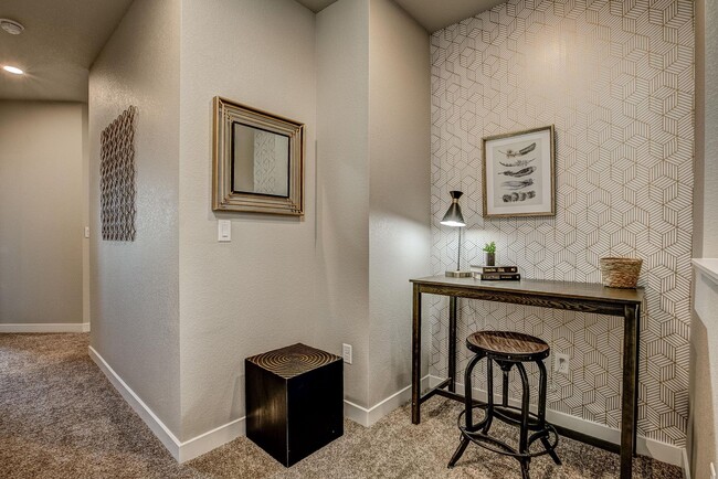 Building Photo - Move-In Ready 3-Bedroom Townhome with Garage & Modern Finishes in Loveland!