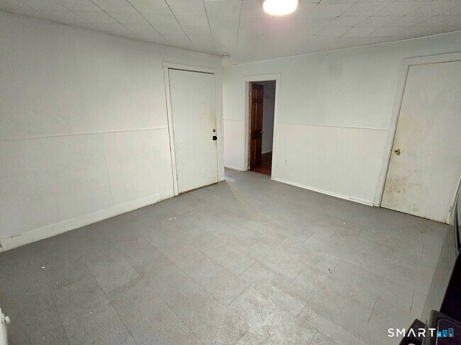 Building Photo - 33 Olive St