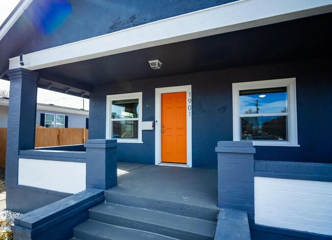 Building Photo - Updated 4BR with Fireplace, Deck & Private Backyard