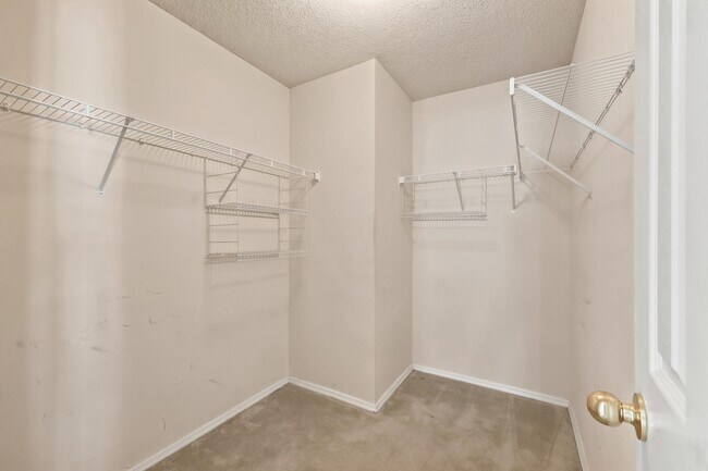 Building Photo - 914 Bur Oak Ct