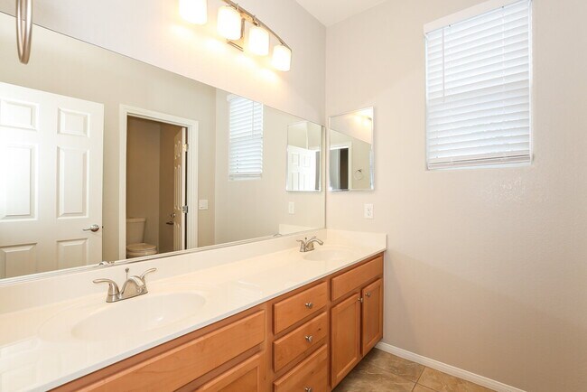 Building Photo - 7157 Weavers Pl