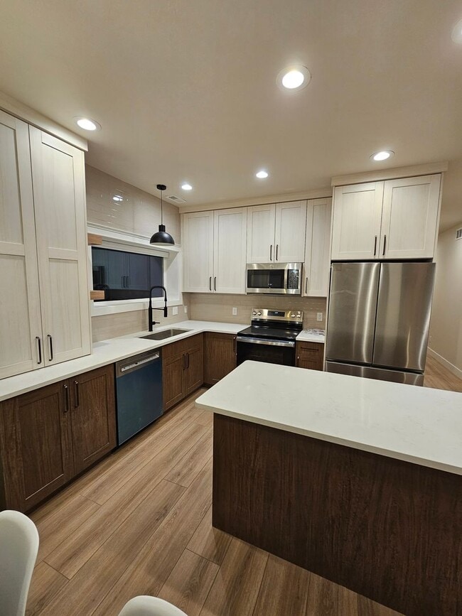 Building Photo - Crapo's 156 Duplex