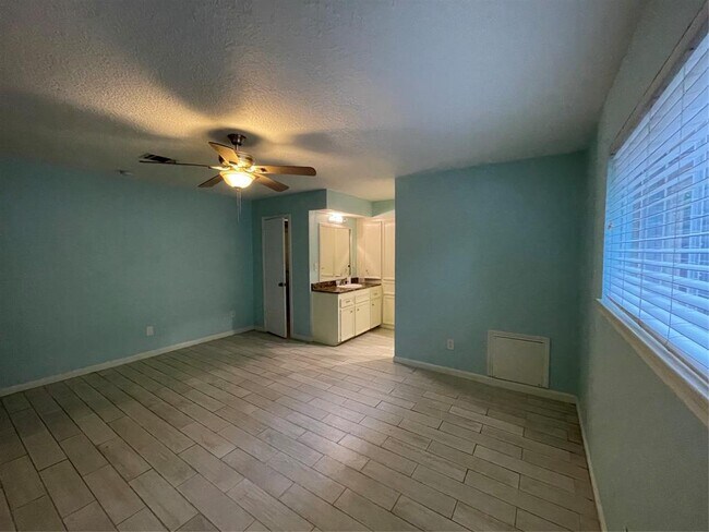Building Photo - 3450 Gary Ln