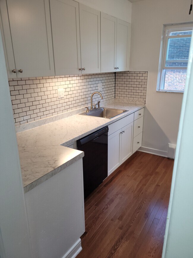 Building Photo - 2538 Beechwood Blvd