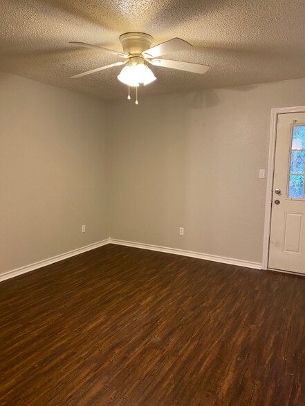 Building Photo - 3904 Wren Rowe Dr