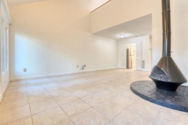 Building Photo - 5860 Sampley Way