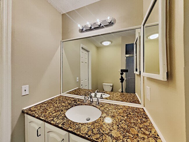 Building Photo - 14902 Pelican Point