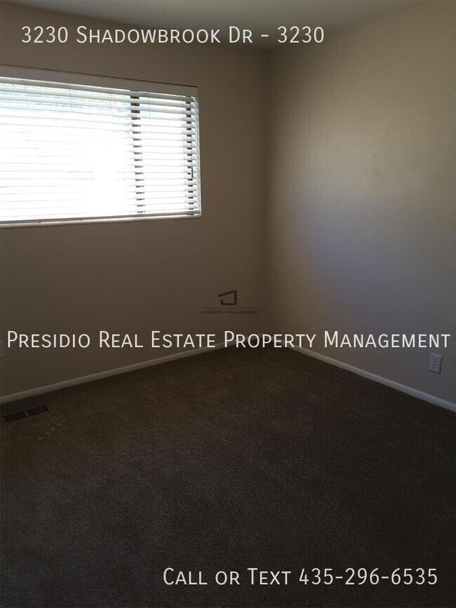 Building Photo - 3230 N Shadowbrook Dr