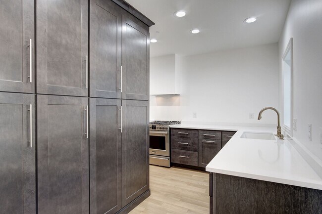 Building Photo - Updated 4 BD, 3.5 BA Stately Colonial on Kalmia RD in NW DC!!
