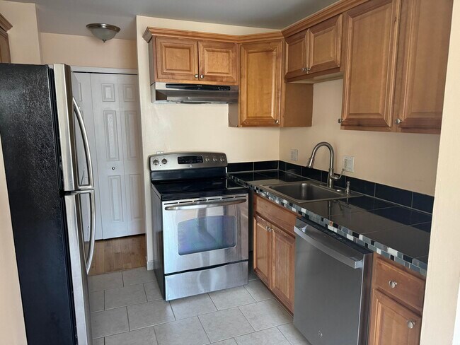 Building Photo - 30244 Southfield Rd