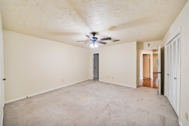 Building Photo - 101 Fairway View Ln