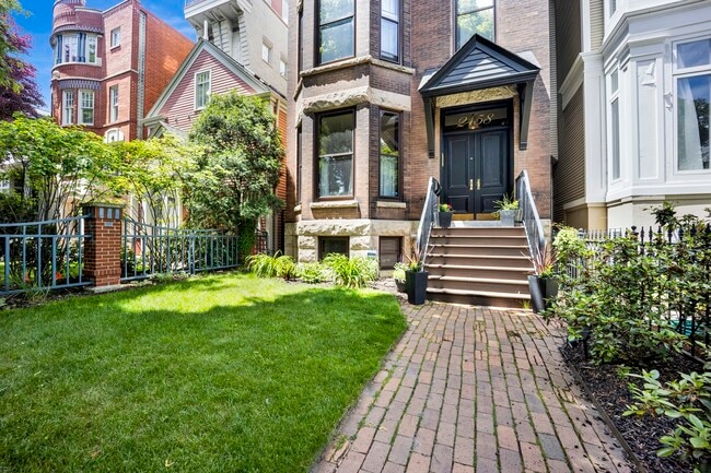 Building Photo - 2458 N Burling St