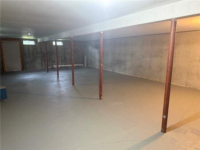 Building Photo - 16 Brenden St