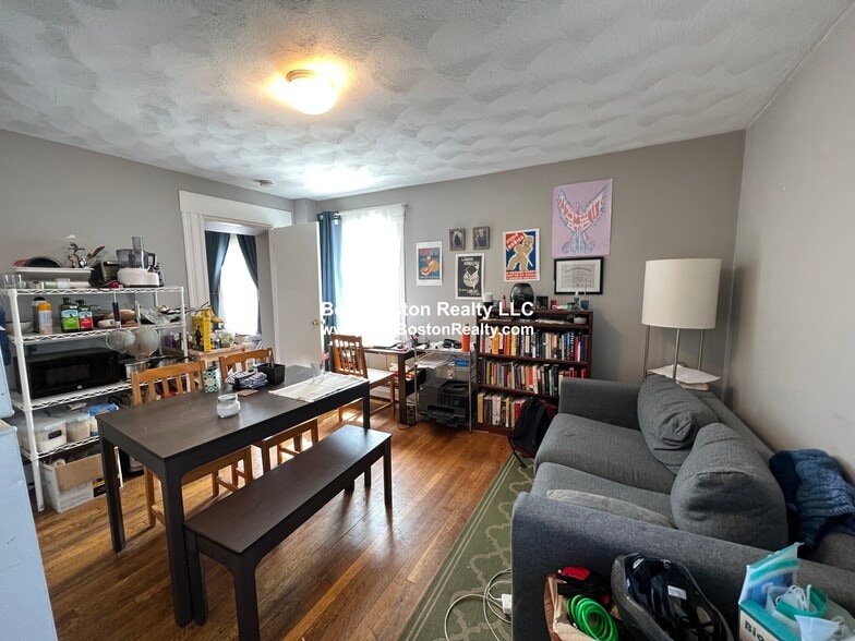 Building Photo - 639 Somerville Ave