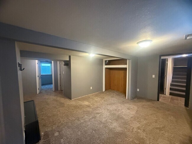 Building Photo - Spacious four-bedroom, two bathroom, pet friendly home!