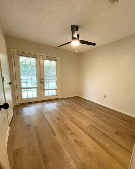 Building Photo - 916 Terry Trail