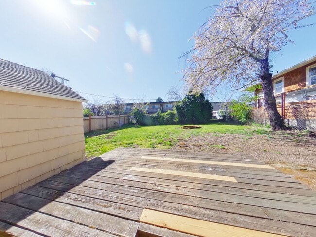 Building Photo - Updated 4 bedroom in South Eugene