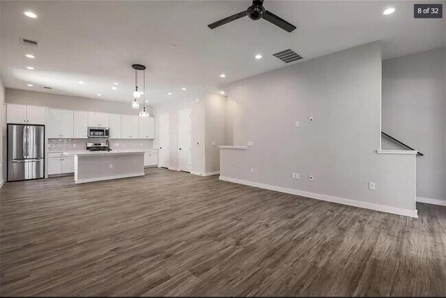 Building Photo - 3809 Valley View Rd