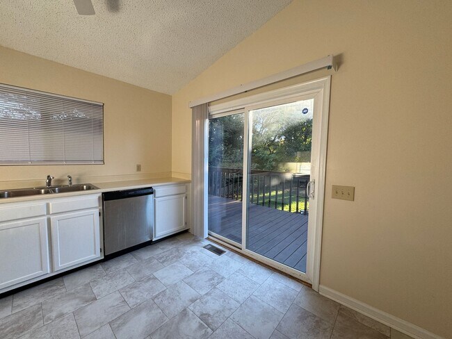 Building Photo - Beautiful home on quiet cul-de-sac
