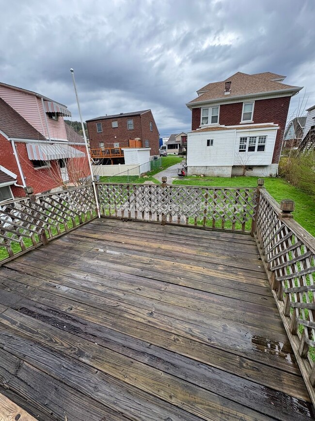 Building Photo - 2837 Capitol St