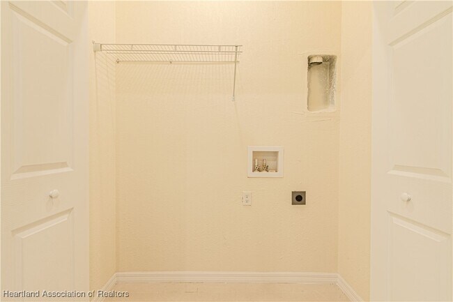 Building Photo - 3210 Oleander Dr