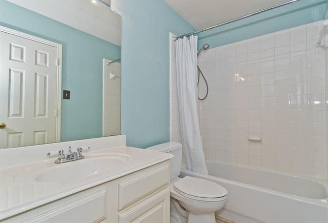 Building Photo - 3700 Villanova Dr
