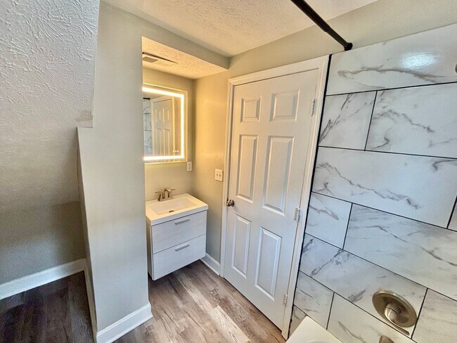 Building Photo - 1206 S Preston St