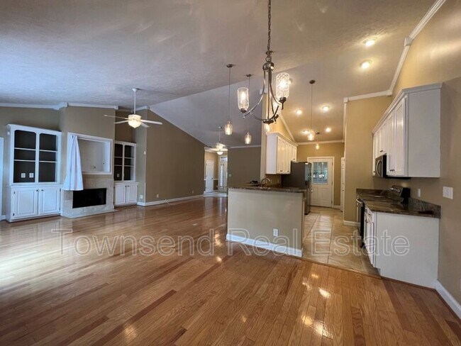 Building Photo - 7049 Pitcairn Dr